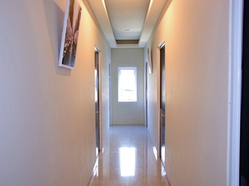 Отель Reddoorz Near Mangga Dua Square Джакарта Экстерьер фото