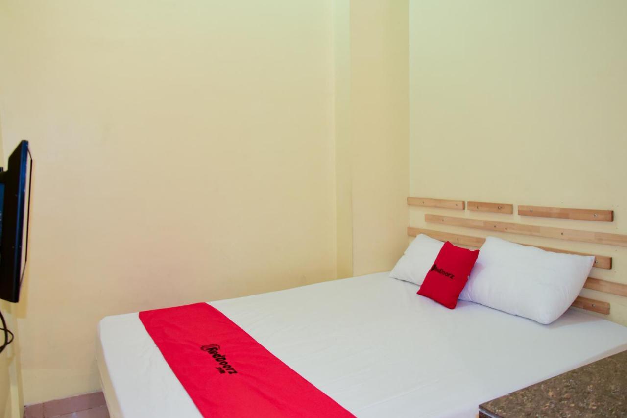 Отель Reddoorz Near Mangga Dua Square Джакарта Экстерьер фото