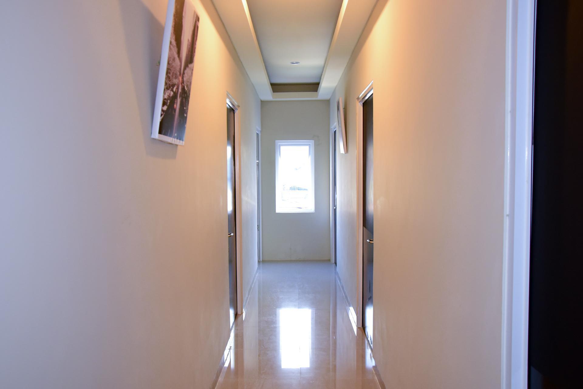 Отель Reddoorz Near Mangga Dua Square Джакарта Экстерьер фото